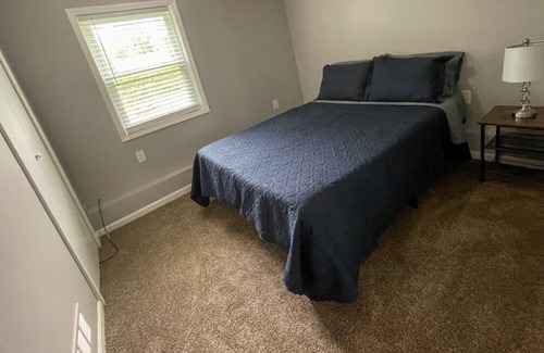 Taylor Apartment | Summer Boaters Crash Pad * Spacious 3BR 3 Bath * Near DTW