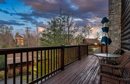Pigeon Forge Cabin | Summer Break in Pigeon Forge