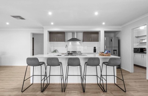 Mount Duneed House | Summer Breeze - 10 mins to Barwon Heads & Torquay