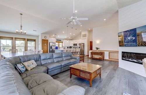 Corolla Light House | Summer Breeze | 970 ft from the Beach | Private Pool, Hot Tub | Corolla