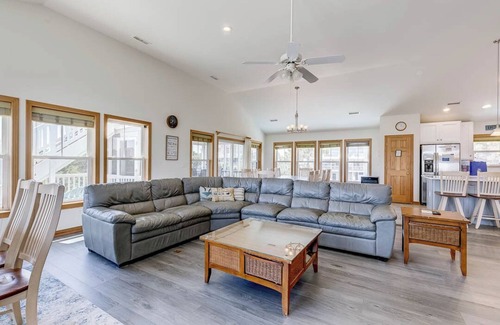 Corolla Light House | Summer Breeze | 970 ft from the Beach | Private Pool, Hot Tub | Corolla