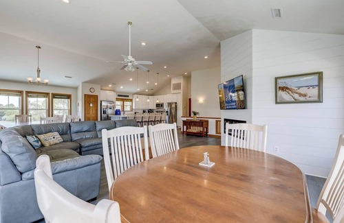 Corolla Light House | Summer Breeze | 970 ft from the Beach | Private Pool, Hot Tub | Corolla