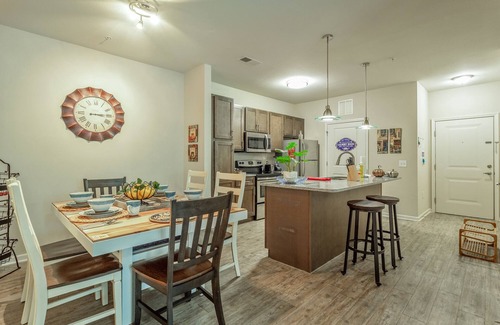 Collegedale Apartment | ✪ Summer Breeze ✪ FREE Parking, Pool & Gym!