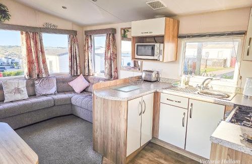 Perranporth Resort | Summer Breeze