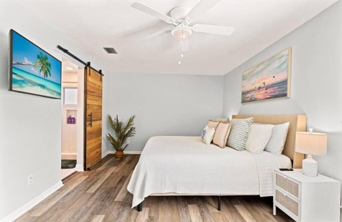 Holiday Harbors House | Summer Breeze - Heated Pool - 4 min to Mayo