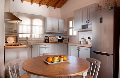 Kounoupidiana House | Summer Breeze House * with private pool * private parking *