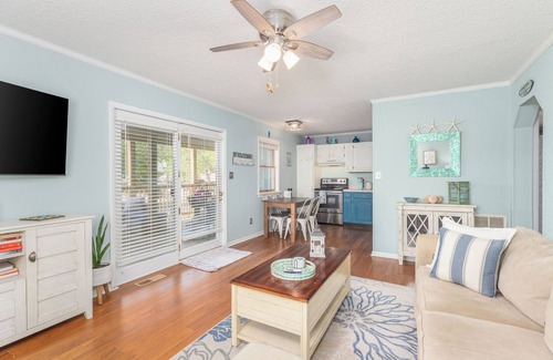 Caine Woods Condo | Summer Breeze l North Ocean City l Charming 2BR l Large Deck l Walk to Beach!