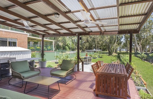 San Remo House | Summer Breeze - Lakefront,10 min to Beach!