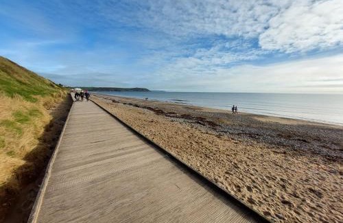 Youghal Villa | Summer Breeze - My Cosy & Warm Holiday Home in Youghal's heart - Family Friendly - Long Term Price Cuts