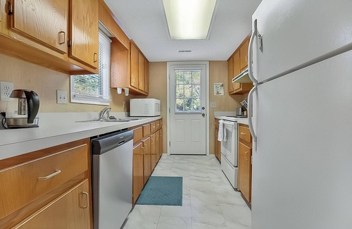 Myrtle Beach Cottage | Summer Cottage Unit 1: 3 BR, 2 BA Cottage in Myrtle Beach, Sleeps 8