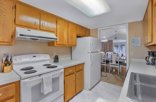 Myrtle Beach Cottage | Summer Cottage Unit 1: 3 BR, 2 BA Cottage in Myrtle Beach, Sleeps 8