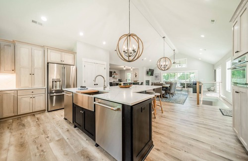 Westport House | Summer Cove by SoCharm | Luxury Lakeside Living | 5 BDS | Sleeps 16