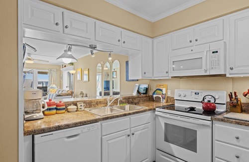 Morehead City Condo | SUMMER DEAL! PRICE DROP ON THIS GORGEOUS CONDO! ENJOY ALL THE AMENITIES!
