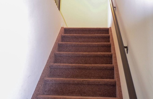 Iselin Apartment | SUMMER DISCOUNT Spacious 3 bedroom townhome free parking washer/dryer WIFI