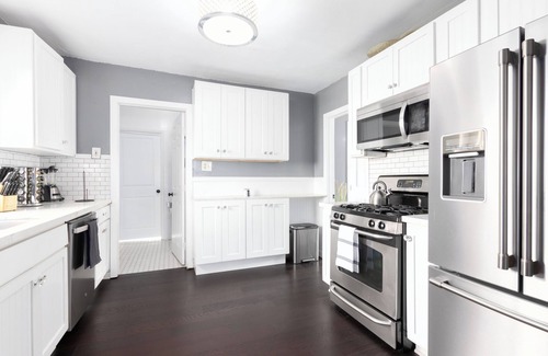 Stockton House | Summer discounts! King Bed, Sleeps 10, Pets ok mini-golf, arcade CLOSE 2 ALL