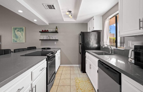 Palm Desert Condo | Summer Escape: Save 25% Now!