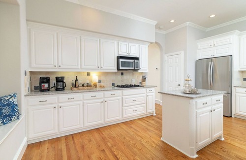 Park Cities House | Summer Family Home Steps from SMU & Highland Park