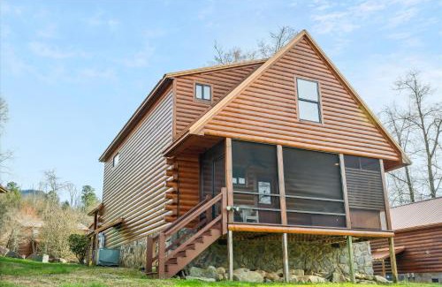 White Oak Lodge House | Summer Fun, Adventure And Relaxation Time!