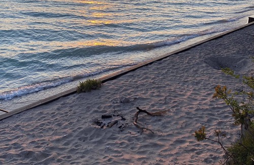 Zurich Cottage | Summer fun at Brayview Cottage- 2 min walk to private beach!