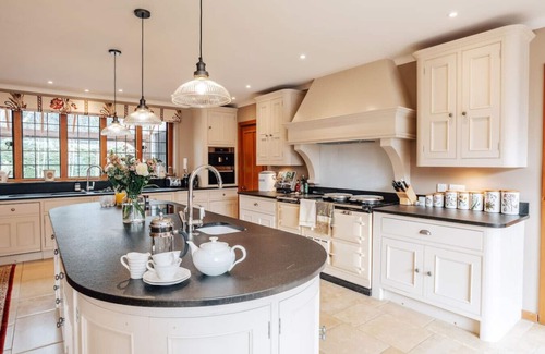 Henley House | Summer Gaze - Heated pool, hot tub, tennis court