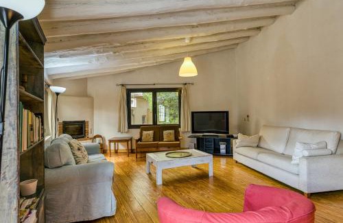 Avinyonet de Puigventos House | Summer Getaway, 3 Apartments & Private Patio