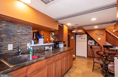 Ventnor City Apartment | Summer getaway 1 block from beach, sleeps 5-6 (Close to AC & OC!)