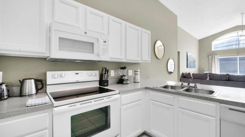Kissimmee House | Summer Getaway - 5-Bedroom Home with Private Pool!