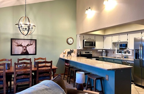 Wildernest Condo | Summer Getaway - Stunning Mountain and Aspen Views - Hot Tub