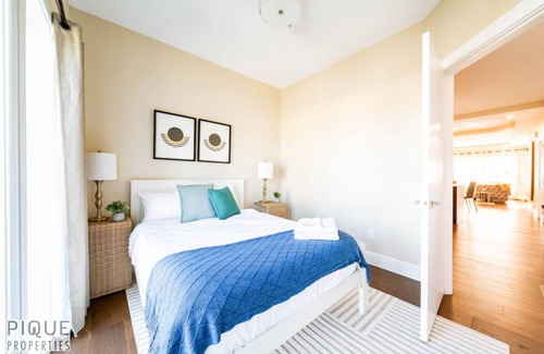 Jasper Place Hotel | Summer Haven-HotTub-FireTable-King Bed-BBQ-Sleeps8