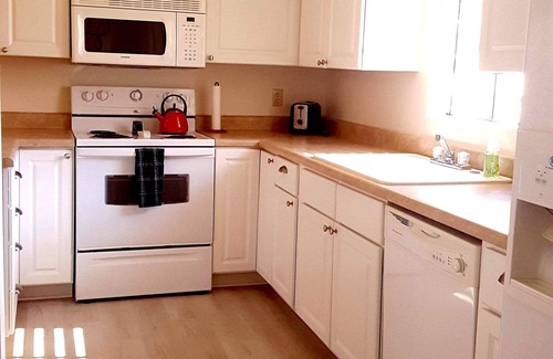 Sun Lakes House | Summer heats up the fun in beautiful Sun Lakes!
