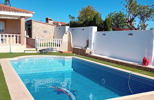 Montroi House | Summer House with Pool