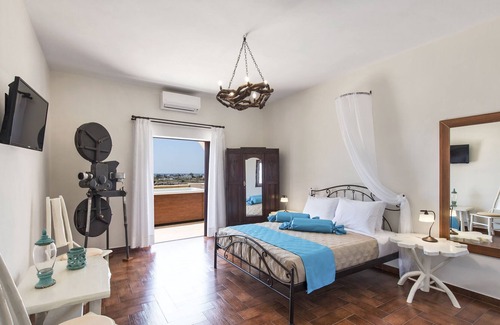 Perissa Villa | Summer House Collection Luxury 5 Bedroom Villa close to Black Sand Beach