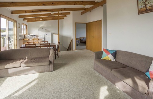 Kioloa House | Summer House On Kurrawa - stunning beach views