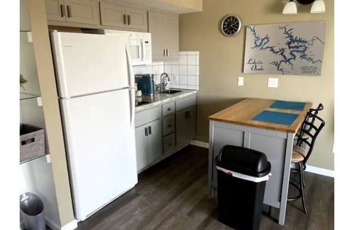 Lake Ozark Condo | Summer is calling! Enjoy this 1b/1b lakeside condo with amazing views!