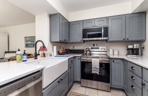The Galena Territory Condo | Summer Lake Views! King Bed, Screened Porch, Pool Access - Amazing Reviews!