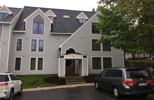 West Dover Condo | Summer Living On Hillside Condo - Walk on/Walk off Mount Snow