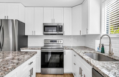 Victoria Park House | Summer Oasis ; Family & Pet Friendly ; Minutes 2 Beach & Las Olas