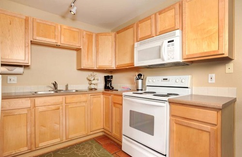 Wildernest Condo | Summer or Ski Seasonal Rental! Stunning Lake & Mountain Views, Pool, Hot Tubs, 25% off 60+ Day Stays