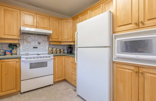 Vernon House | Summer Paradise III - Vernon Lakeshore Home on Huge Lot