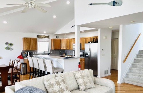 South Beach Haven House | SUMMER PEAK WEEKS AVAILABLEnOceanside 4 Bdm Steps Off Beach, Sleeps 15