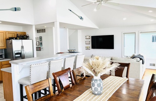South Beach Haven House | SUMMER PEAK WEEKS AVAILABLEnOceanside 4 Bdm Steps Off Beach, Sleeps 15