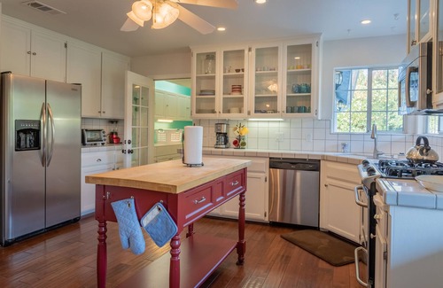 Templeton House | Summer Place! - Country Living with Waterfall Spa and Table Fire Feature!