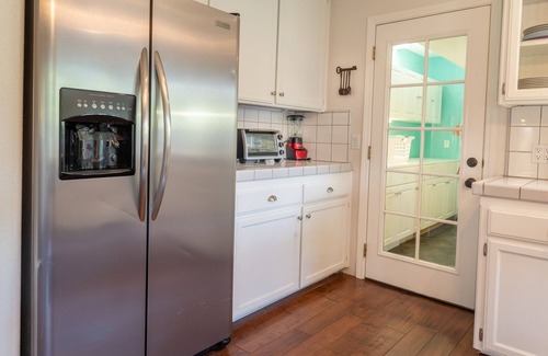 Templeton House | Summer Place! - Country Living with Waterfall Spa and Table Fire Feature!
