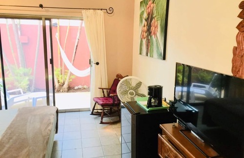 Colonia Independencia Hotel | Summer Place Inn Full House