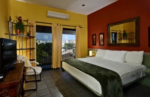 Colonia Independencia Hotel | Summer Place Inn Full House