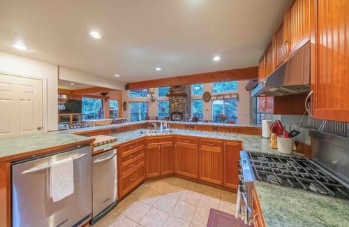 Easton Cabin | Summer Play, Secluded, Hot Tub, Lakes, Hiking, Game Room, 5 Star Rating AirBnB