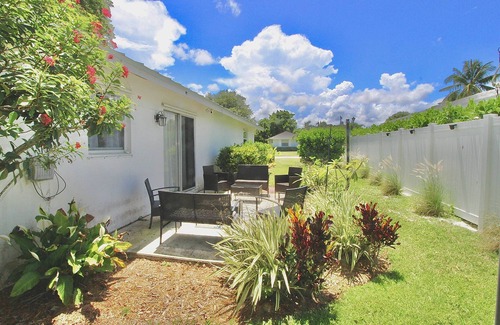 Tequesta House | Summer Pricing! Coastal Village Retreat in Tequesta Village of Jupiter