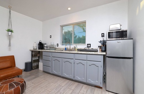 Sam Hughes Apartment | Summer rates! Cozy Studio w/Private Yard & BBQ, Steps from UofA 🏜️🏡