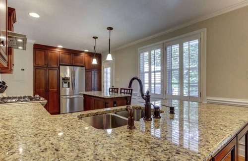 North Hills House | Summer Rental - 5 min Walk to North Hills