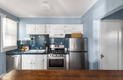 Asbury Park House | SUMMER RENTAL: Lovely 3 BDRM townhome 1.5 blocks from beach in north Asbury Park